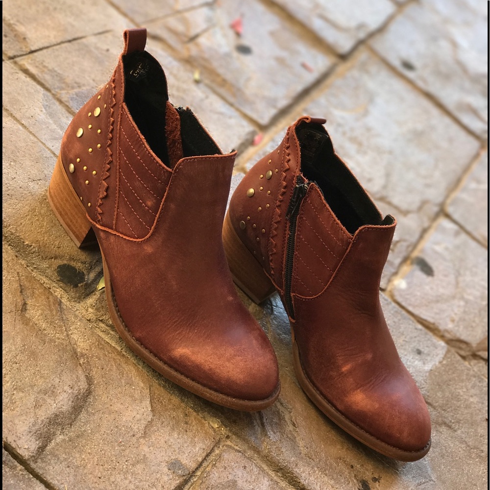 Burgundy Western Stud Distressed Leather Boot - Picture 4 of 7