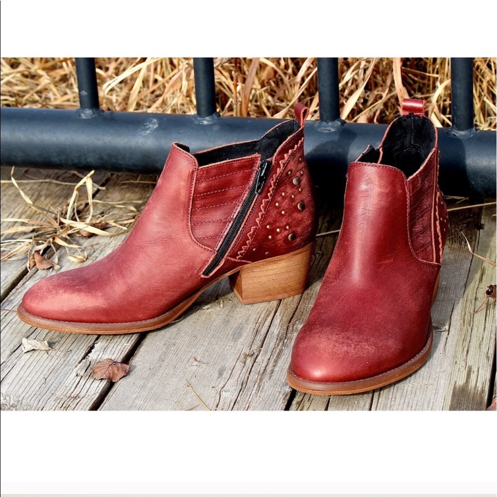 Burgundy Western Stud Distressed Leather Boot - Picture 6 of 7