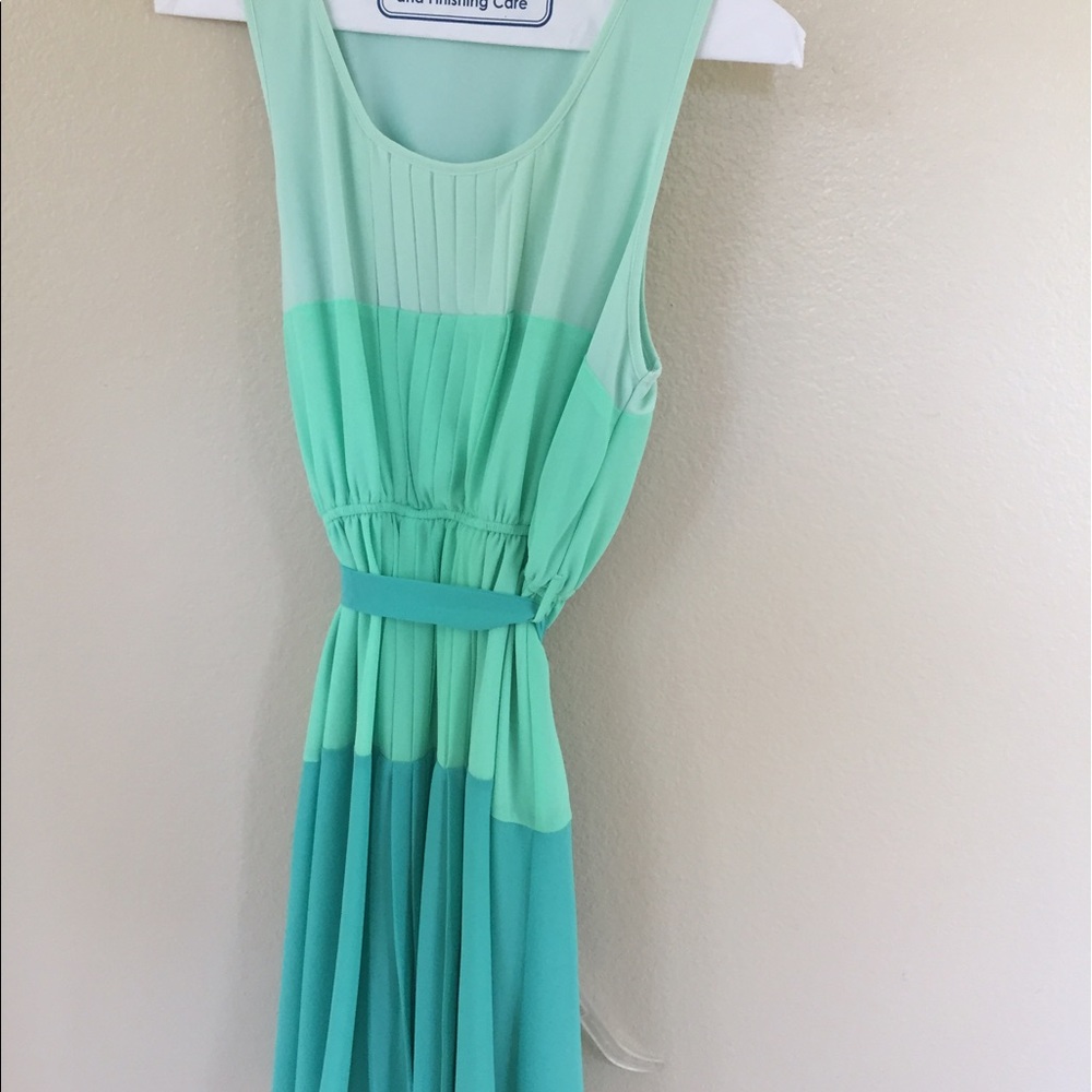 Knee-length dress