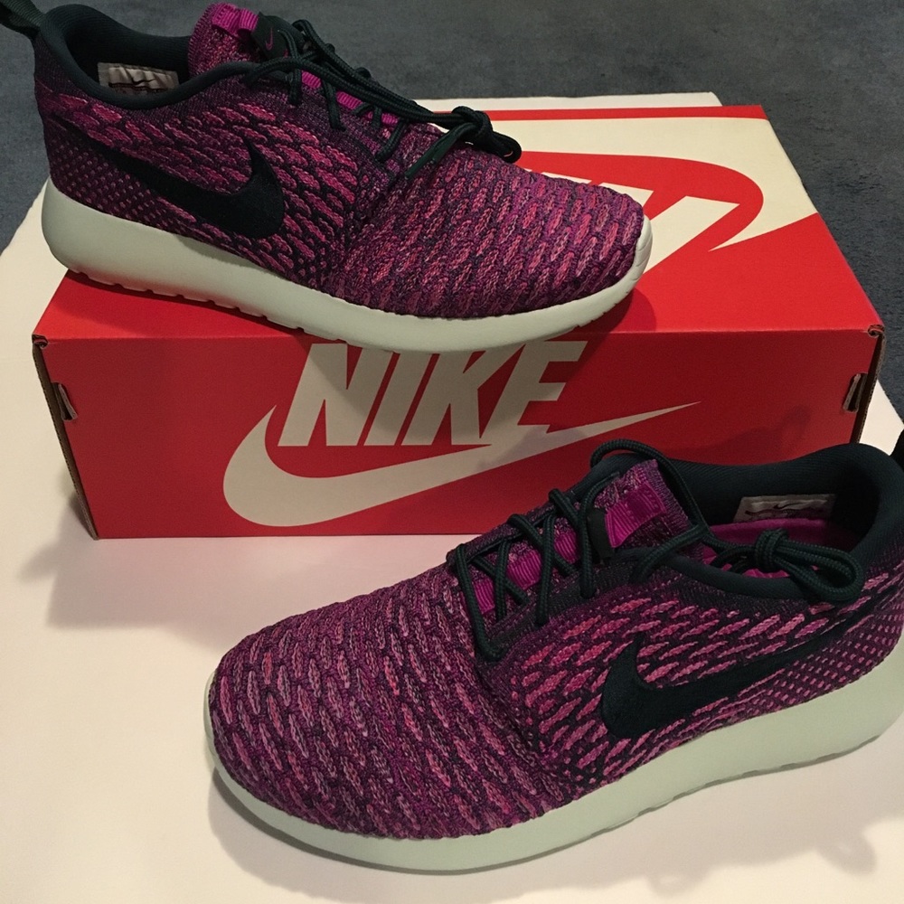 New Nike women's roshe one Flyknit