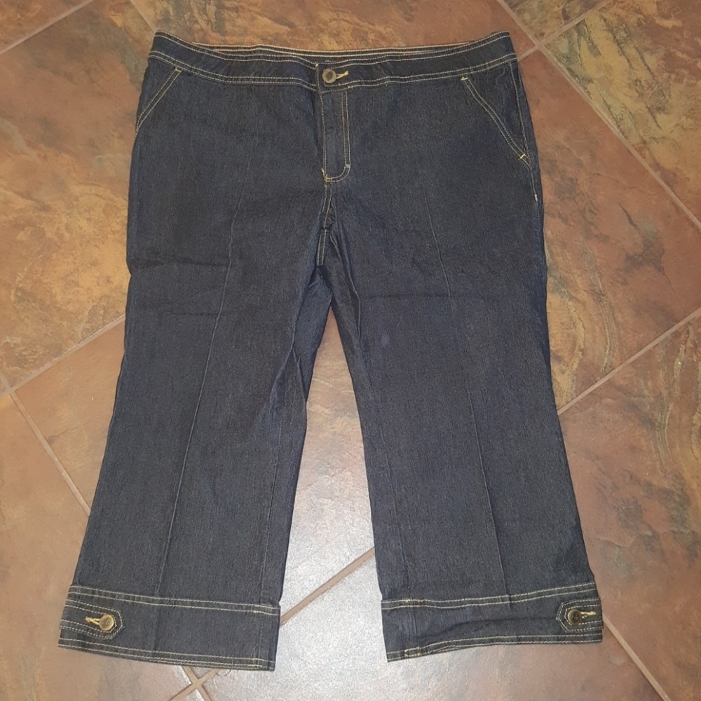 BISOU BISOU dark denim Jean capri pants