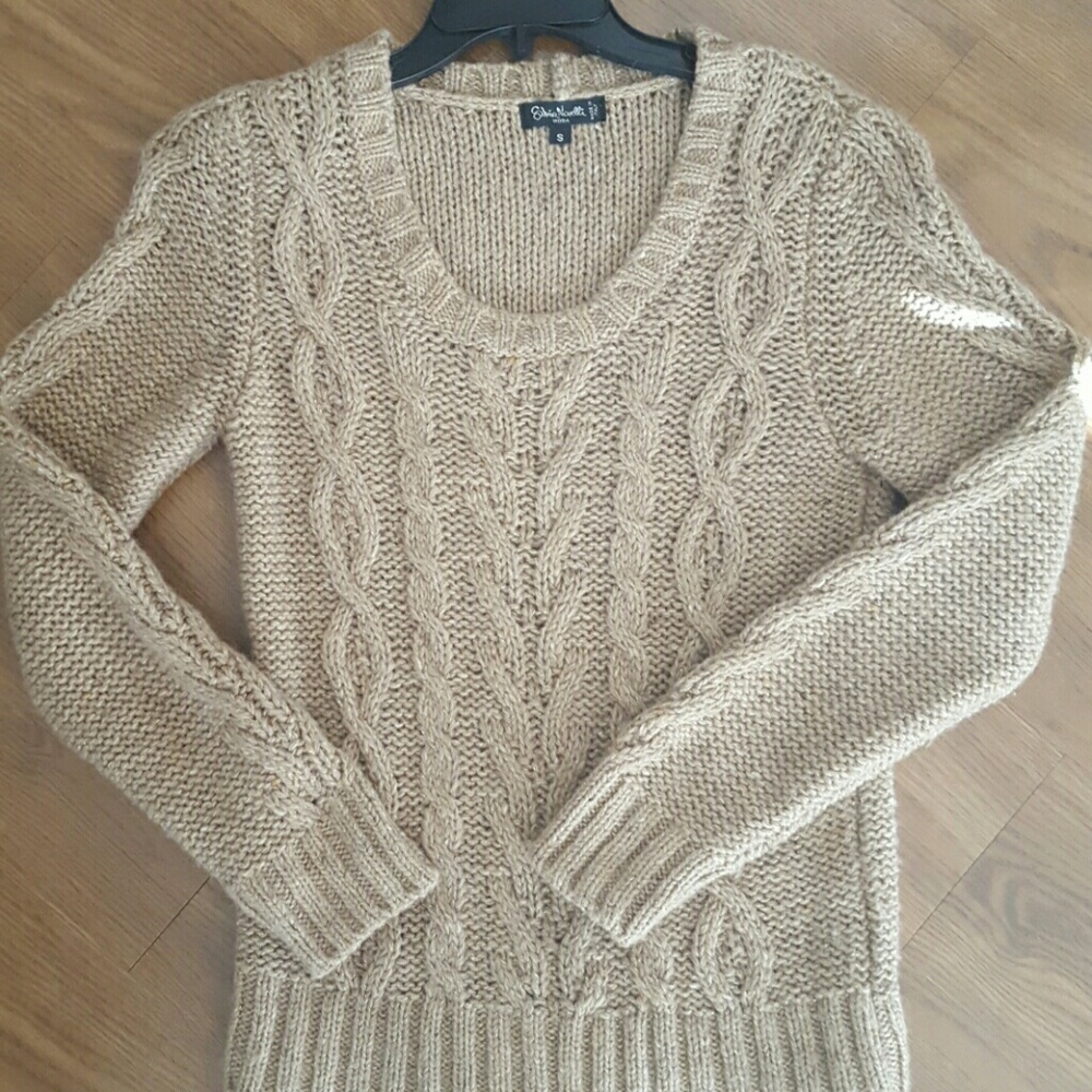 Gorgeous cable knit sweater!