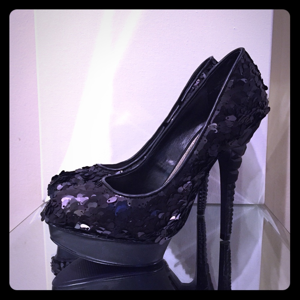 Authorities Rachel Roy Pumps