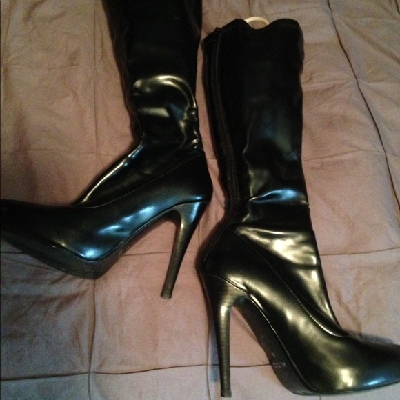 Aldo black leather boots size 6 - Picture 2 of 3