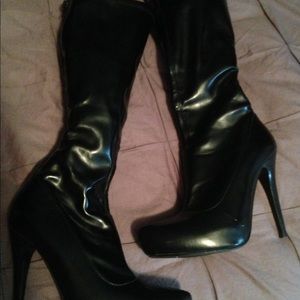 Aldo black leather boots size 6