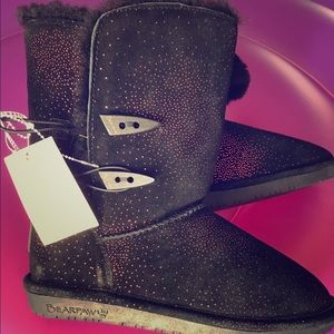 Bearpaw boots + DB crossbody!