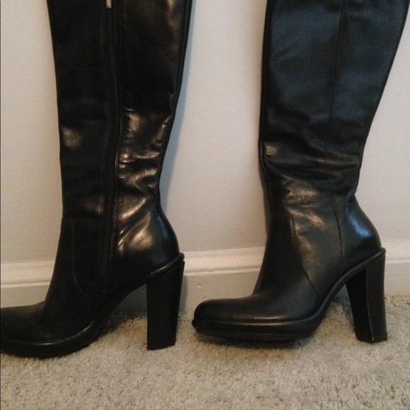 Black leather boots - Picture 2 of 2