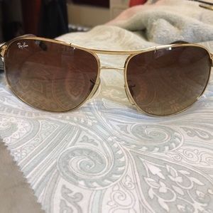 Sunglasses with case and cloth