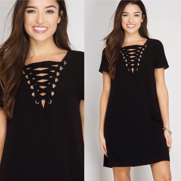 Dresses & Skirts - Lace up Shift dress