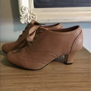 Modcloth vintage inspired Mary Jane oxford heels