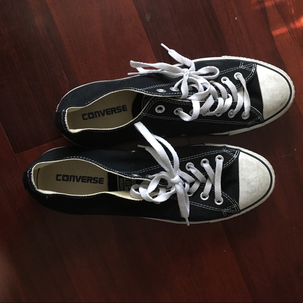 black converse 👟