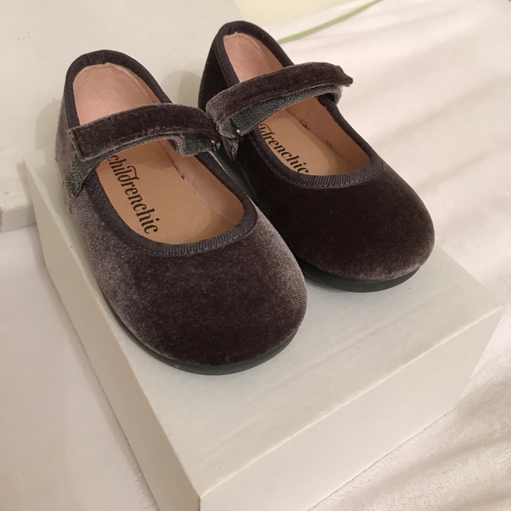 Little girls grey velvet Mary Jane flats.