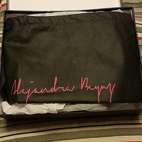 Trendy Stiletto boots /New Never Worn in box/dbag - Picture 4 of 4