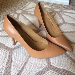 Nine West camel colored leather pumps. EUC!