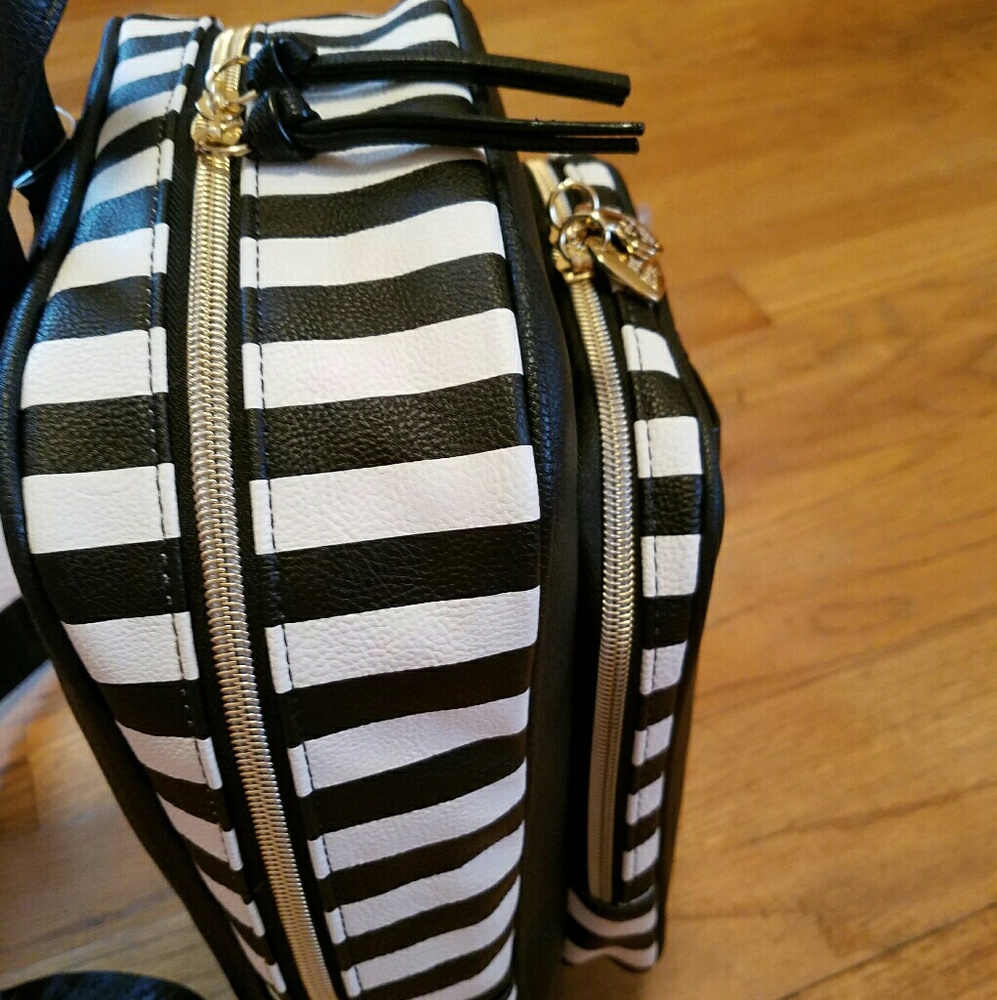 🌷NWT-BETSEY JOHNSON LARGE BACKPACK W EXTRAS! - Picture 2 of 8