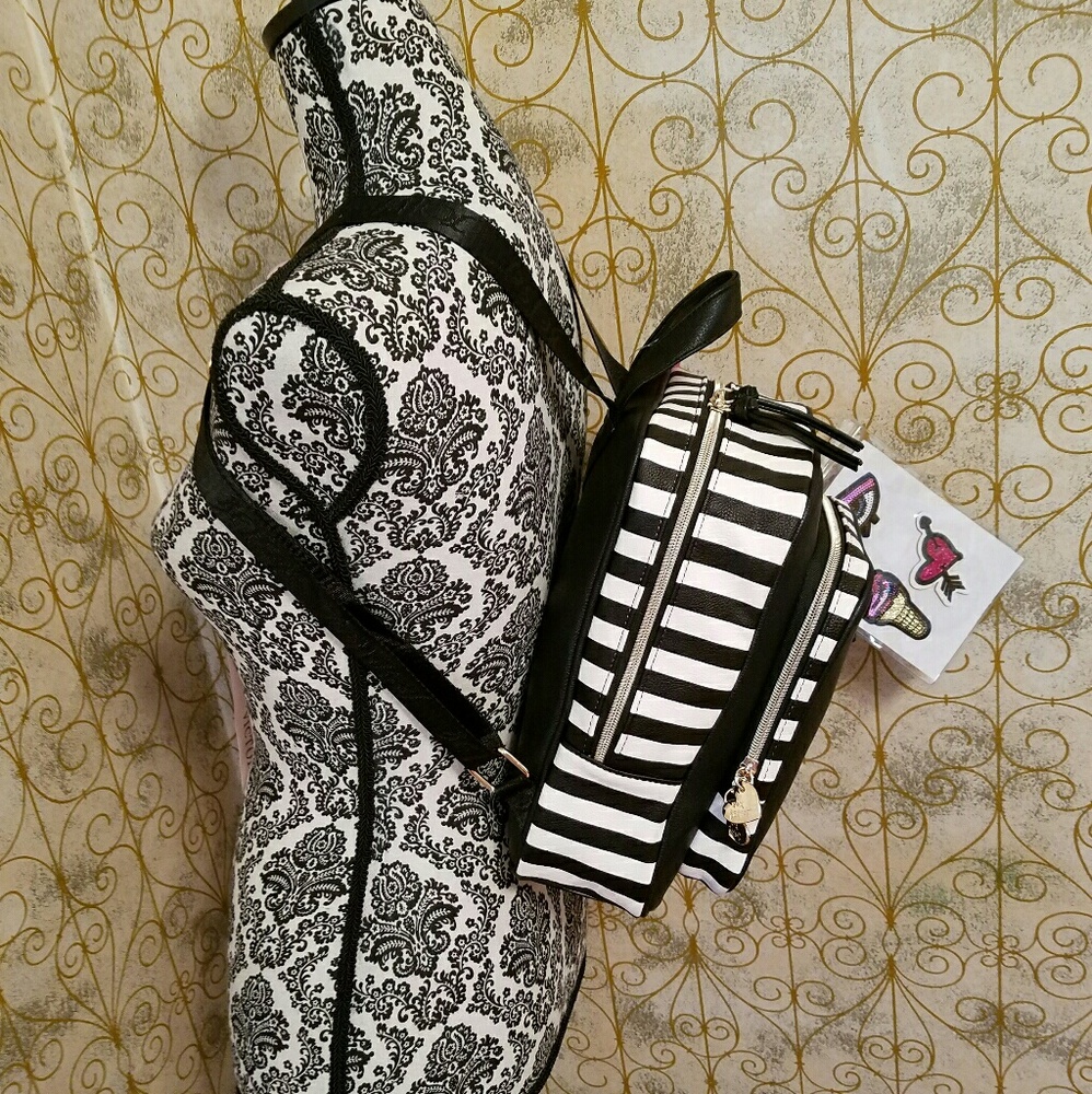 🌷NWT-BETSEY JOHNSON LARGE BACKPACK W EXTRAS! - Picture 7 of 8