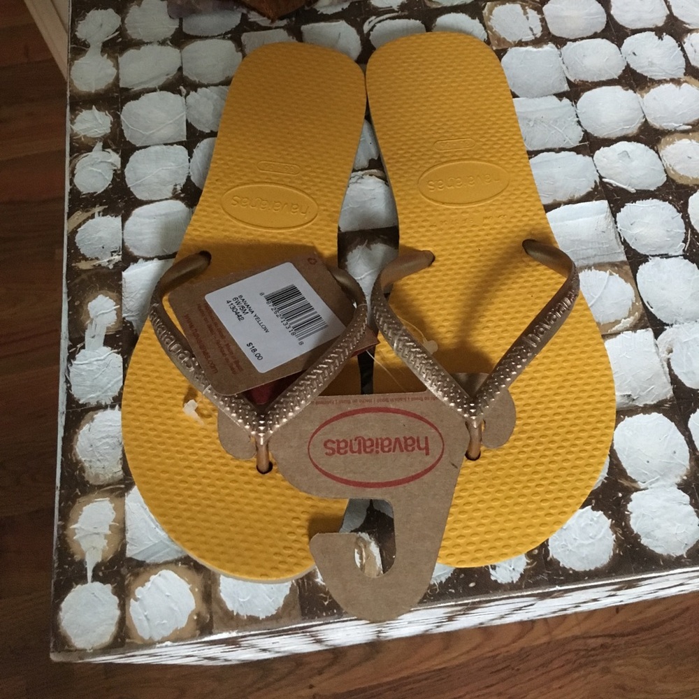 Nwt havaianas banana yellow Sz 35-36 or 6