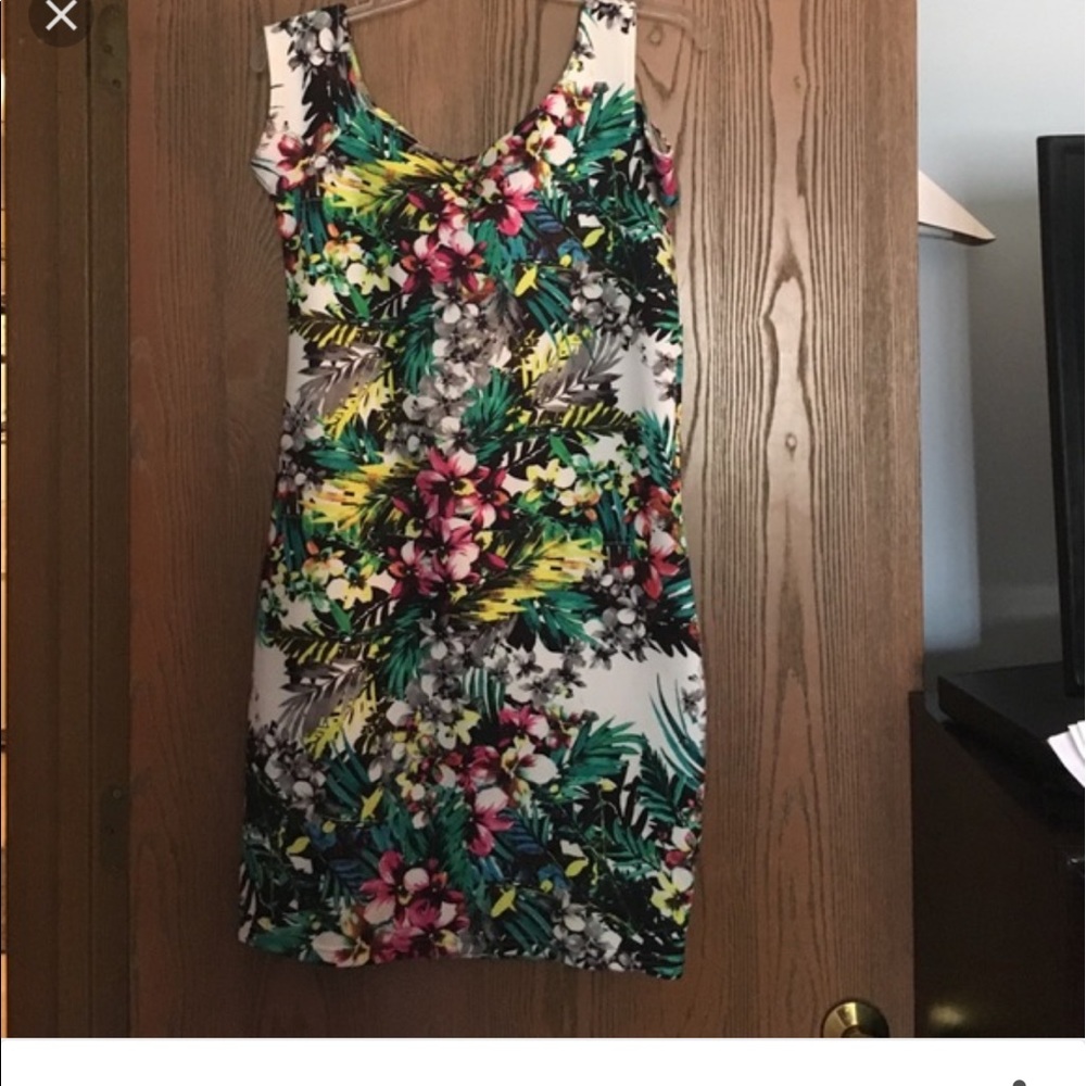 👗🌞Sexy tropical club/date night dress 👗🌞