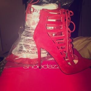 Shoe dazzle red heels