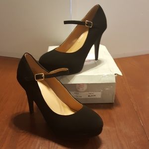 journee collection shelby platform pump