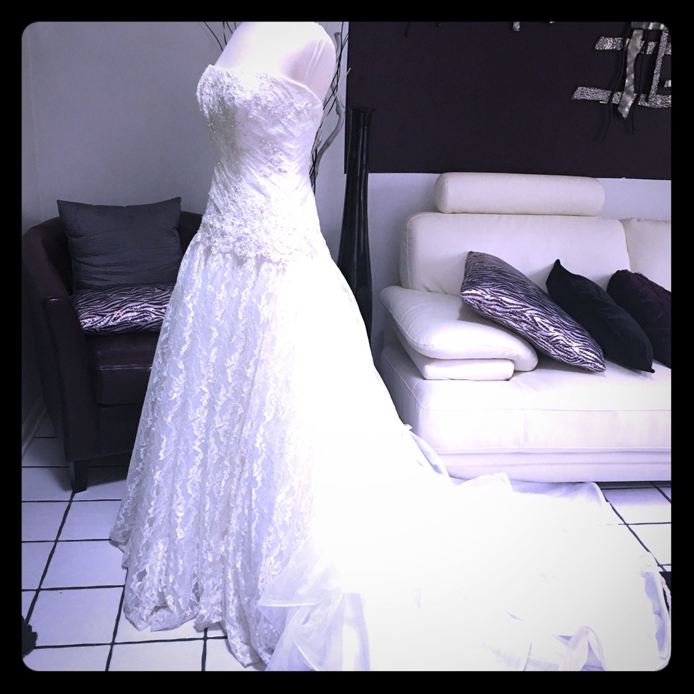 Gorgeous white wedding dress. Like new