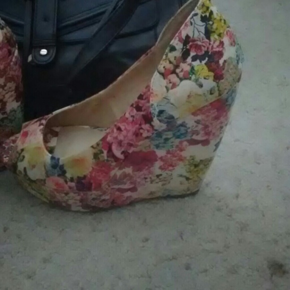 Wedge heels - Picture 3 of 3