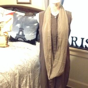 🍃🌸 Anthropologie Lightweight Gauzy Green Gray Scarf🌸🍃