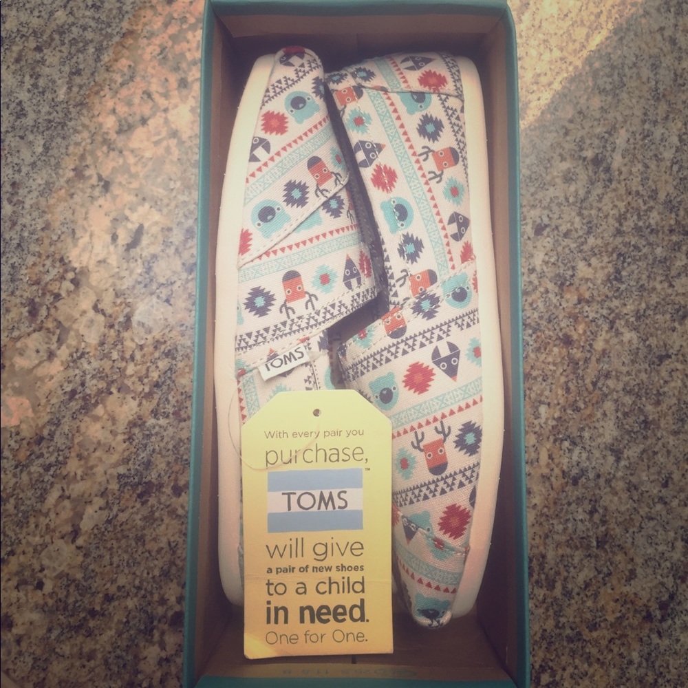 Adorable TOM'S 💕 brand new