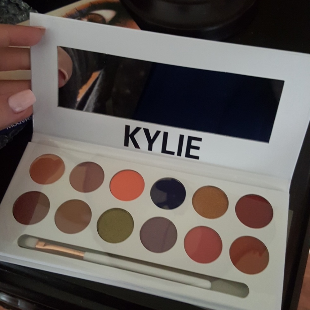 Kylie peach pallet