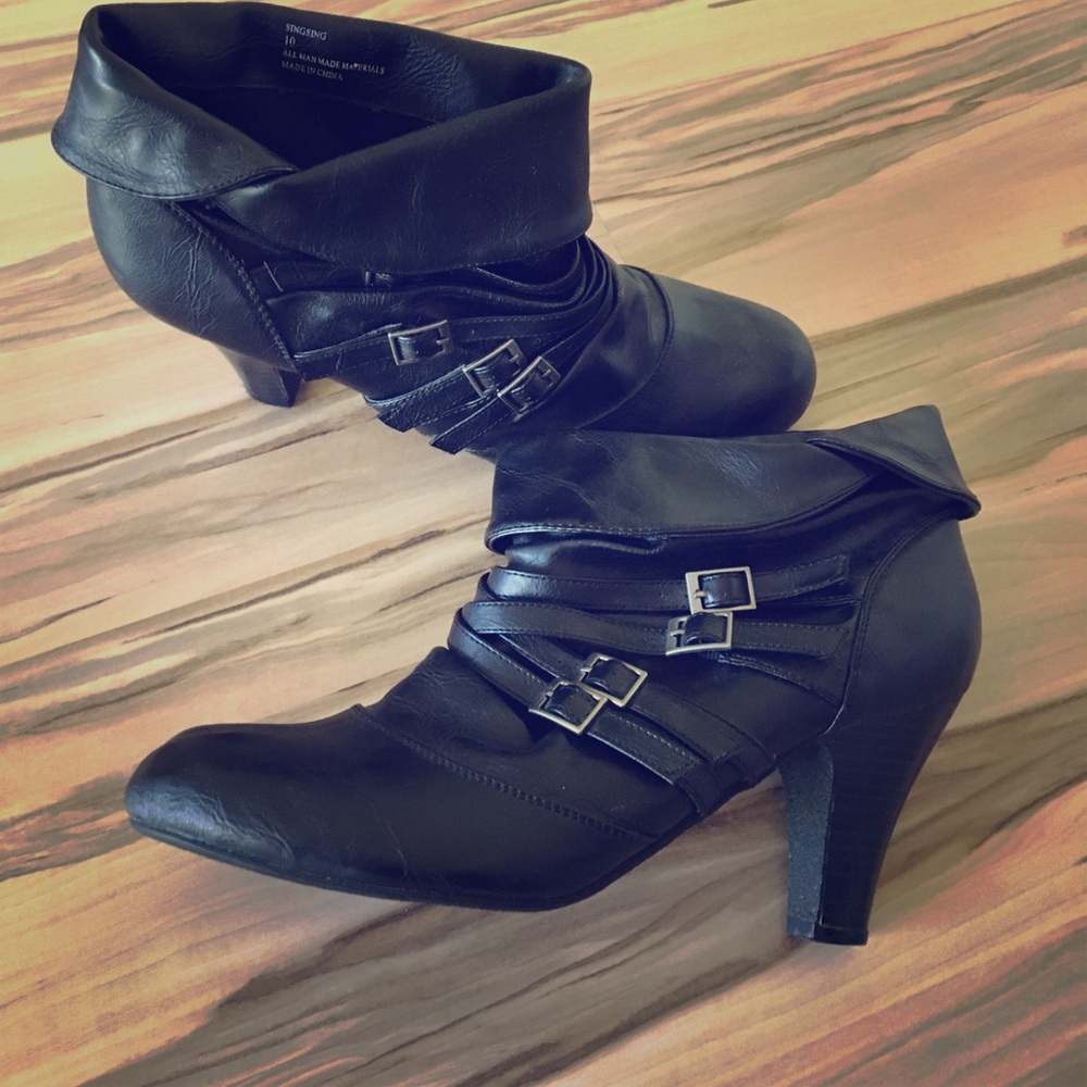 Cuffed ankle boots. 2" heel. Black leather.