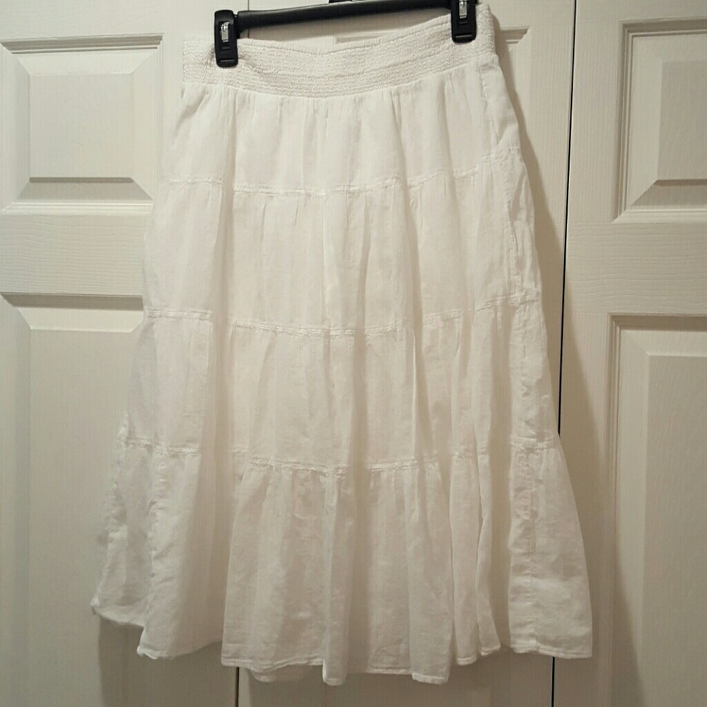 White flowy skirt