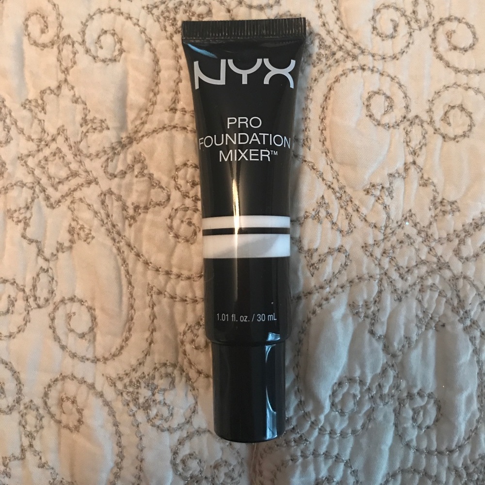 NYX  pro foundation mixer in white