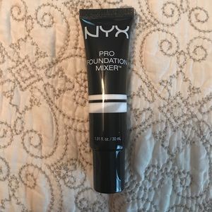 NYX  pro foundation mixer in white