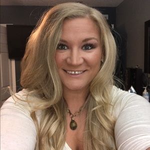 Meet your Posher, Courtney