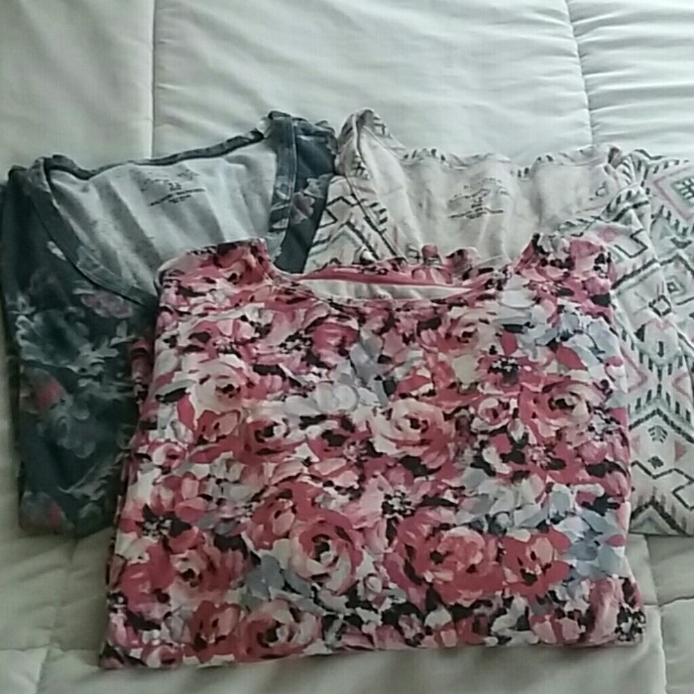 3 long sleeve lightweight tees