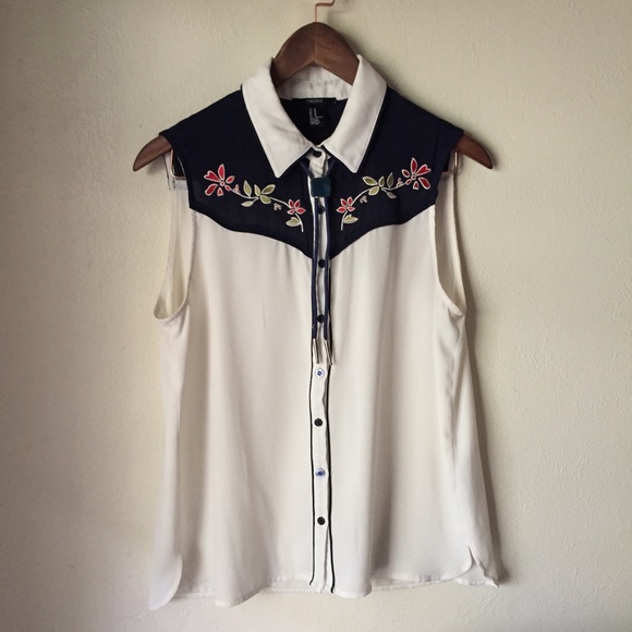 Forever 21 Tops - • 😎 Western Inspired Sleeveless Blouse•