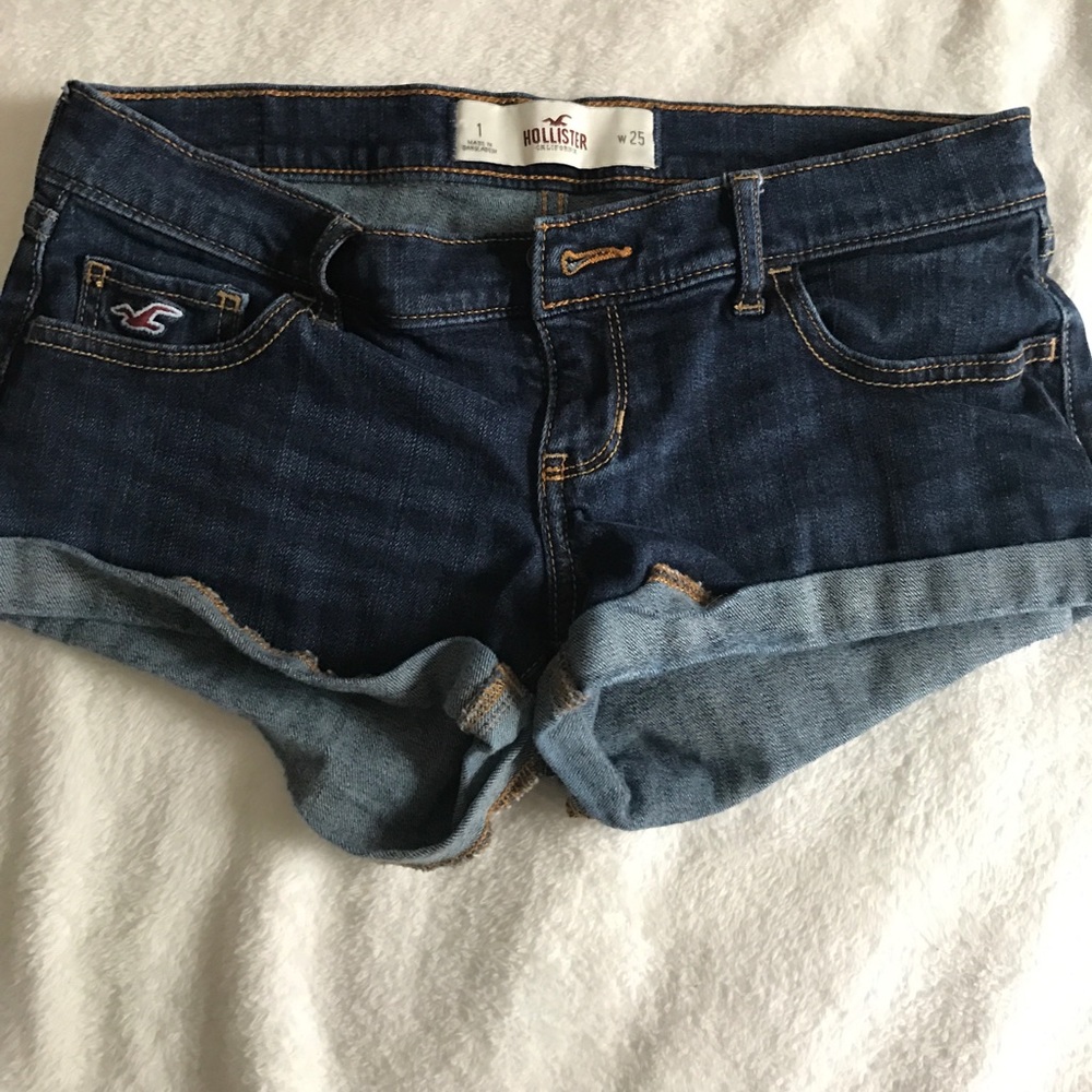 Size 1 Hollister shorts.