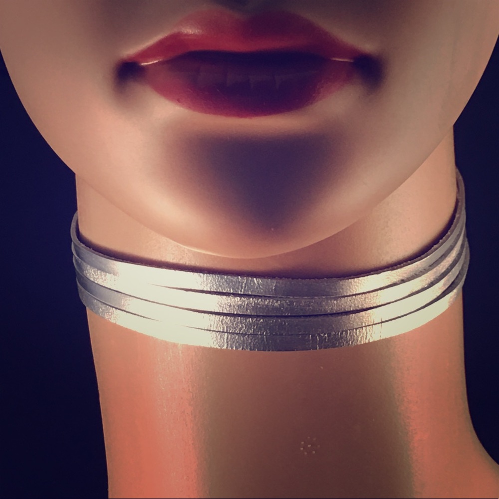 ✨Polished Silver Leather Choker✨