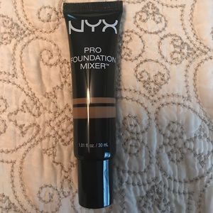 Nyx pro foundation mixer in shade olive
