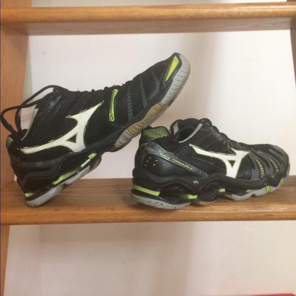 Mizuno volleyball shoes