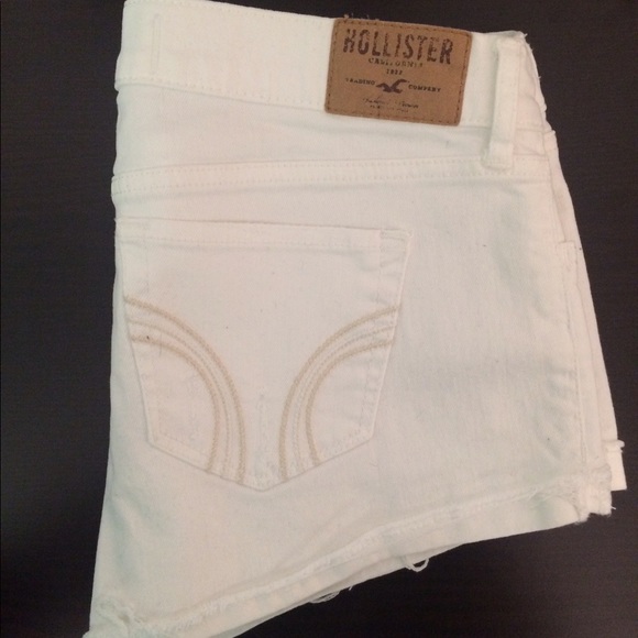 White hollister shorts - Picture 2 of 2