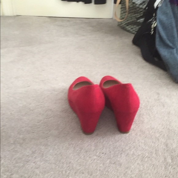 Red suede Wedges - Picture 2 of 3