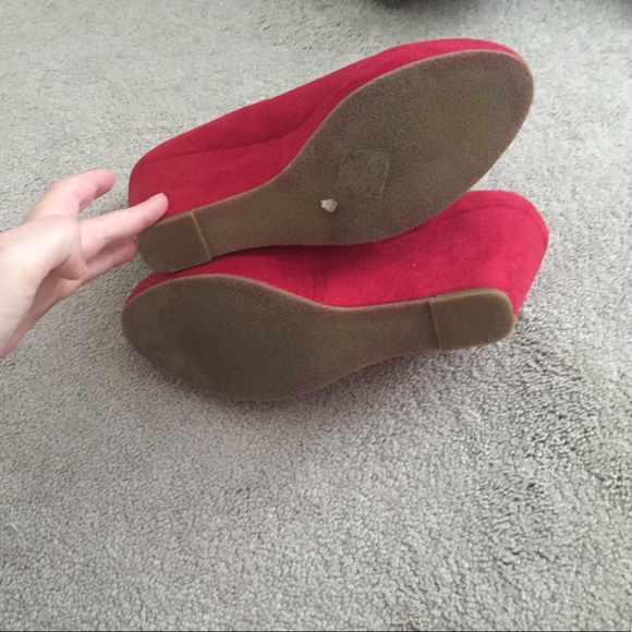 Red suede Wedges - Picture 3 of 3