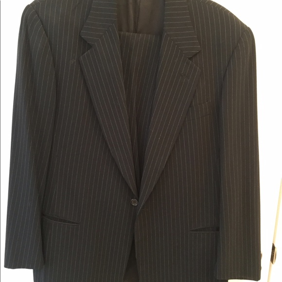 Donna KaranMen's suits excellent condition
