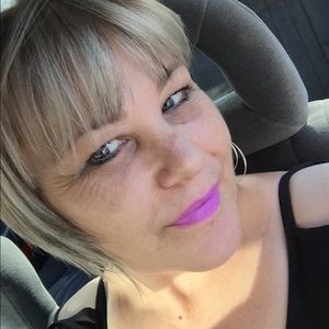 Meet your Posher, Emina