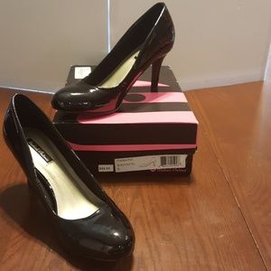 Michael Antonia finnea heels NWT
