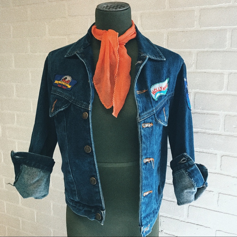 ❣️Vintage Jean Jacket w auto patches Vroom vroom❣️