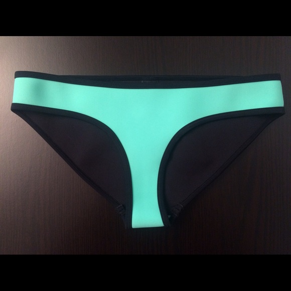 Authentic Triangl bathing suit and bag - Picture 2 of 4