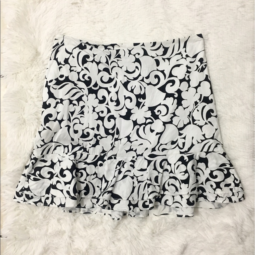 White House Black Market floral print skirt sz 4