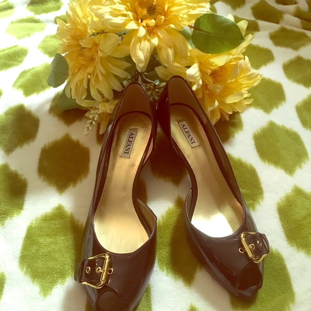 Brand new Alfani 👠 peep toe heels🎁